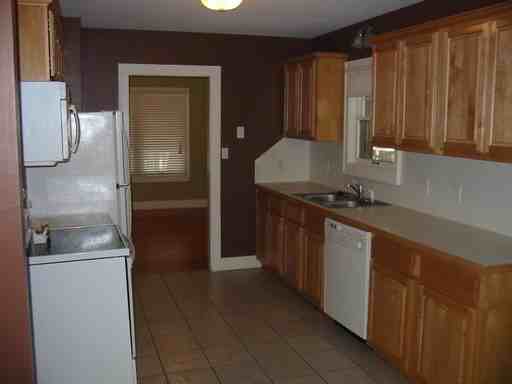 228 N Locust Ave - Photo 3 of 7