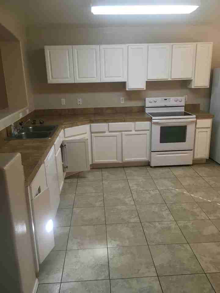 5170 W Vista Ave - Photo 3 of 10