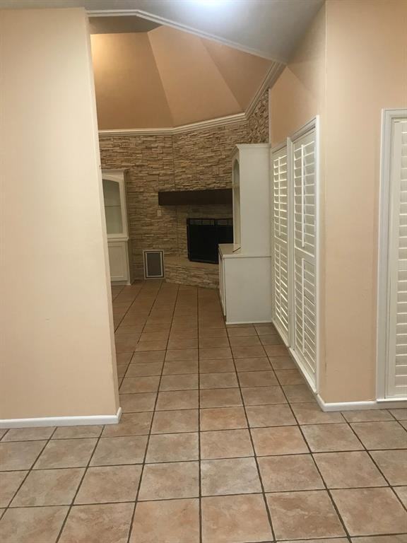 106 Hallmark Dr - Photo 2 of 21