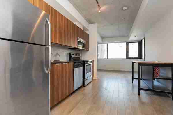 400 Wellington Street West #0304