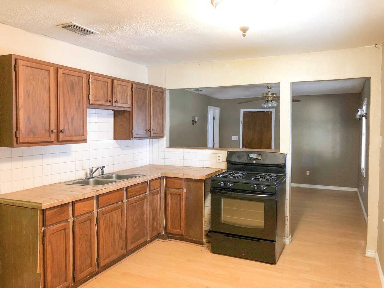 1615 Oceola Avenue - Photo 2 of 11