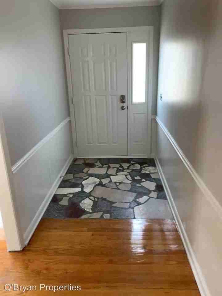 10804 Oak Street - Photo 2 of 22