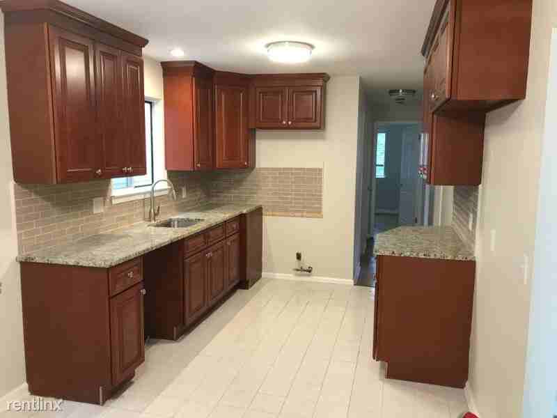 422 7th St - Photo 3 of 12