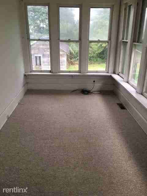 637 Cottage St - Photo 2 of 12