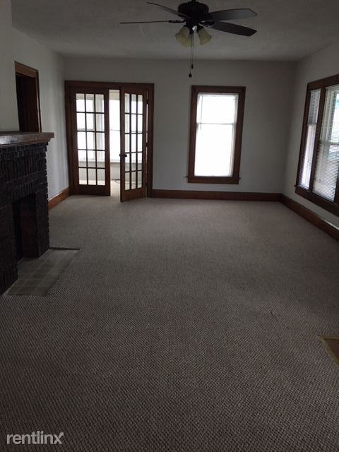 637 Cottage St - Photo 3 of 12