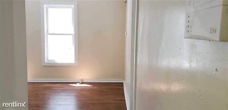 685 Winchester Ave Fl 2 - Photo 2 of 9