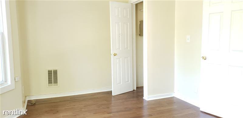 685 Winchester Ave Fl 2 - Photo 3 of 9