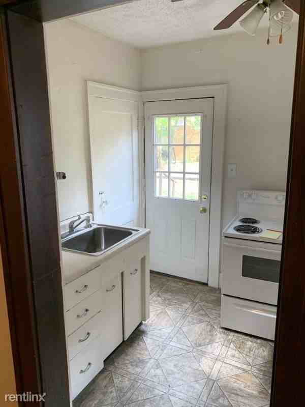 910 Leland Ave - Photo 2 of 7