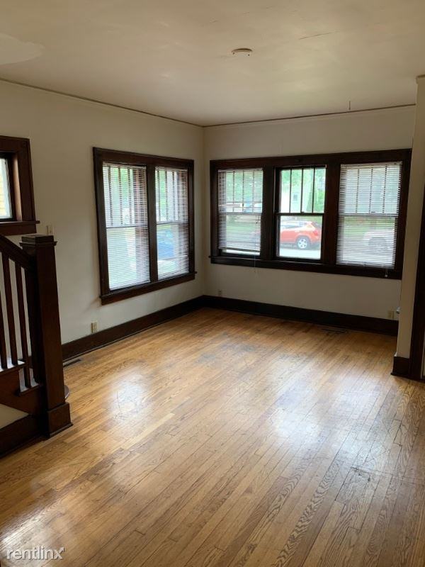 910 Leland Ave - Photo 3 of 7