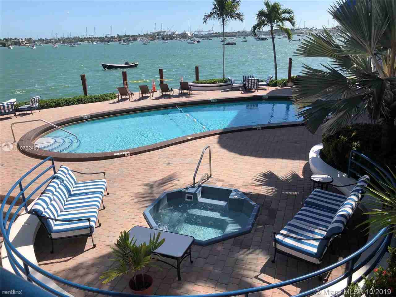 1198 Venetian Way #305