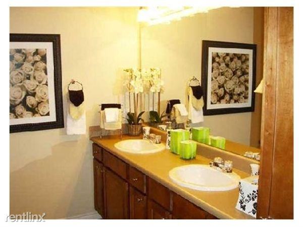 Luna @ I-635 - Photo 3 of 13