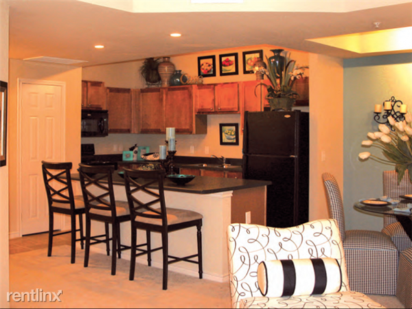 Luna @ I-635 - Photo 2 of 13