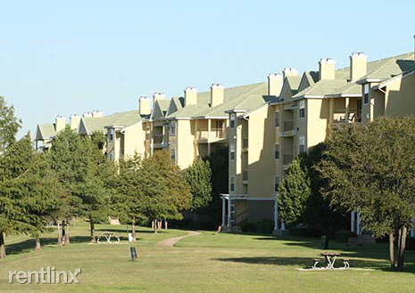 Las Colinas, Royal @ MacArthur - Photo 3 of 5