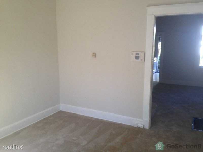 2542 Oswego Ave - Photo 3 of 6