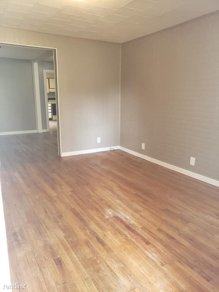 403 Ely St - Photo 2 of 6