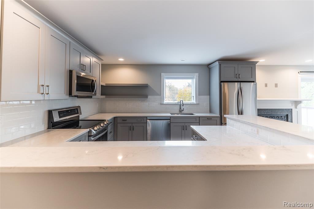 3012 Coolidge Highway - Photo 3 of 29