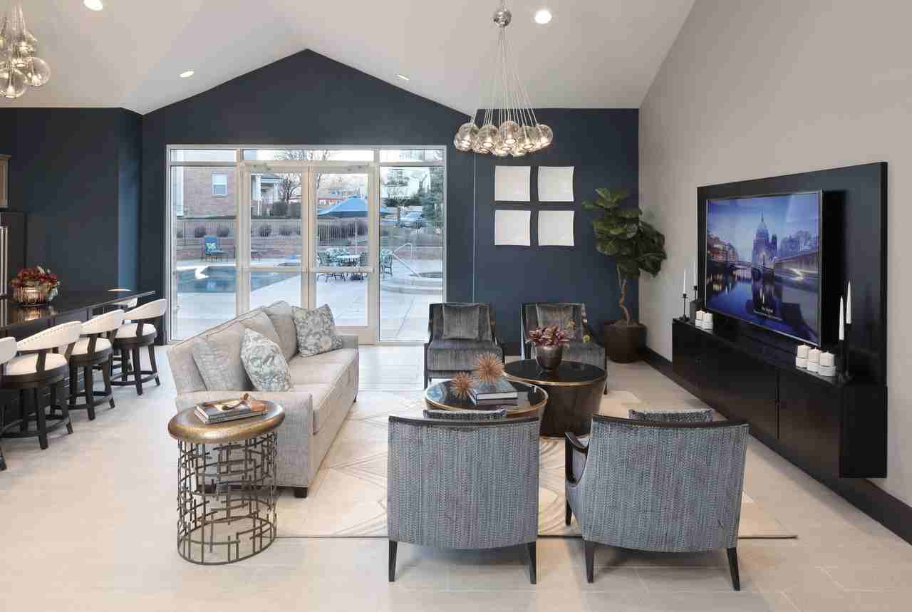 Carriage Place - Photo 4 of 29