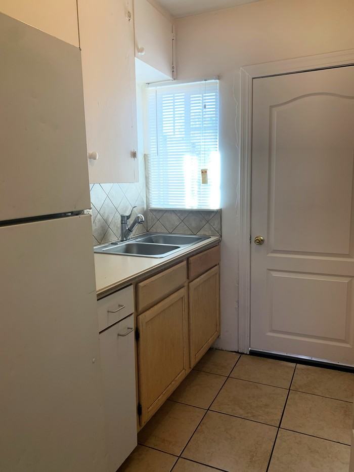 1040 North 16th Street - Photo 3 of 14