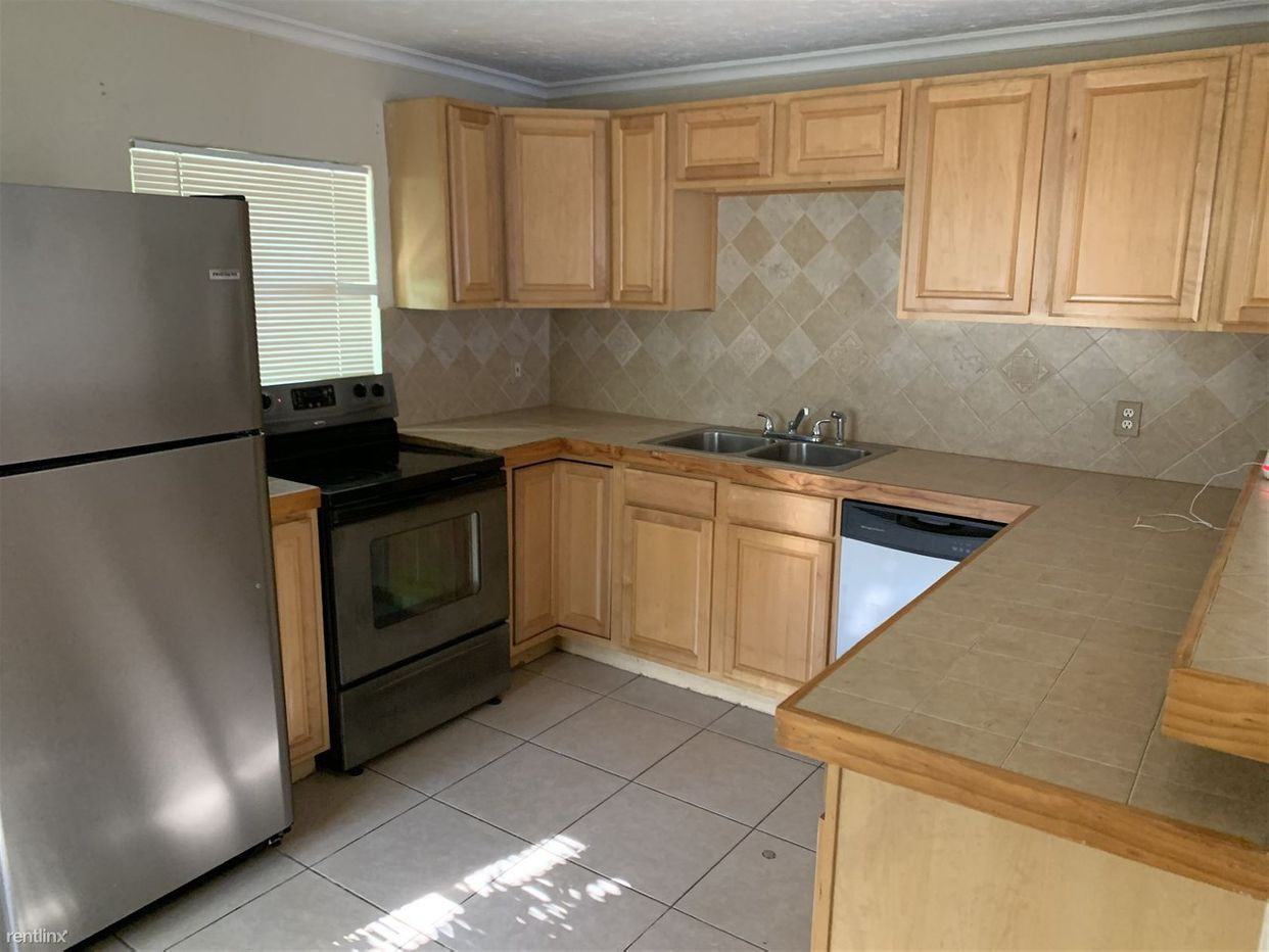 2111 Adams Street - Photo 3 of 9