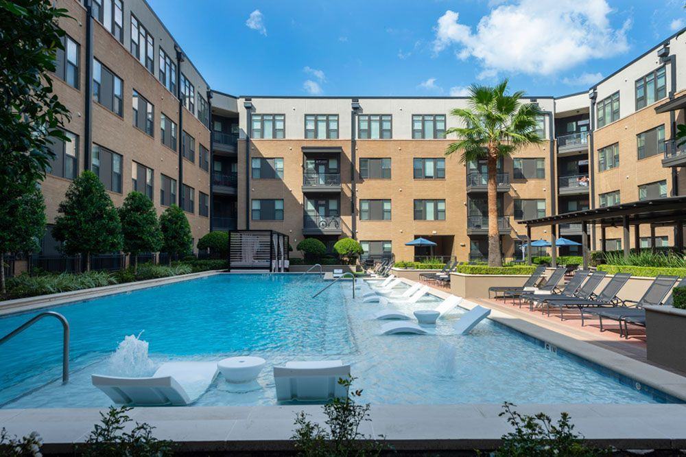 Pearl Midlane River Oaks - Photo 2 of 43