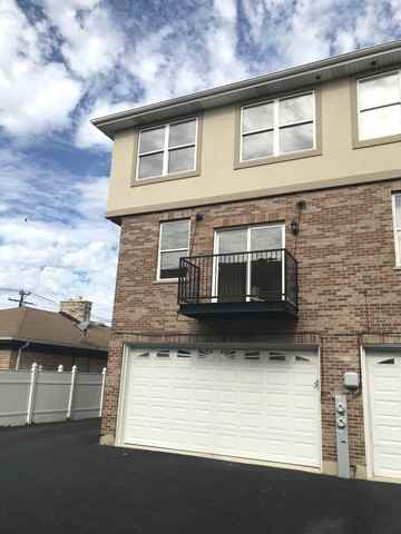 7947 92nd - Photo 3 of 35