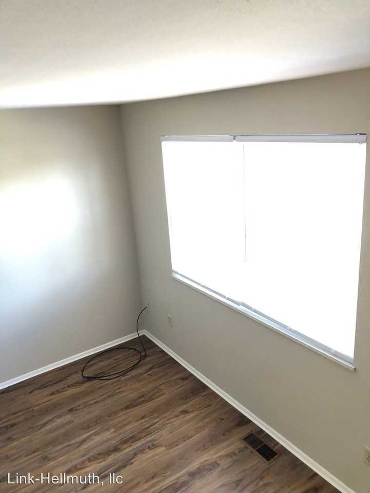 2538 Red Coach A-D - Photo 3 of 25