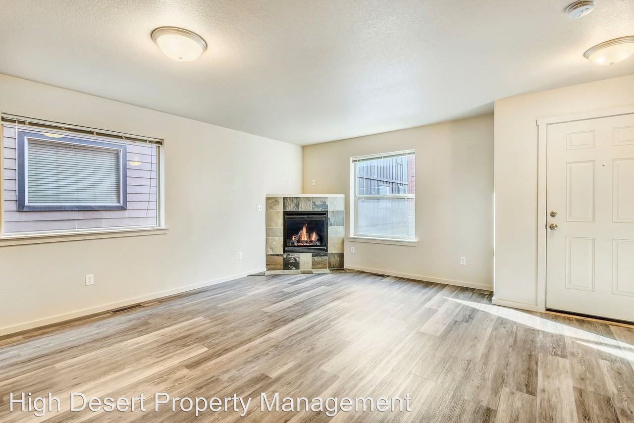 439 - 445 NW 25th St. - Photo 3 of 13