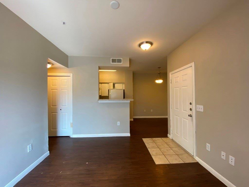 2320 Gracy Farms Ln - Photo 3 of 23