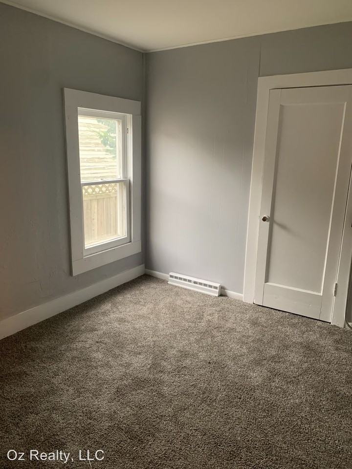 1647 Eleanor Avenue - Photo 3 of 8