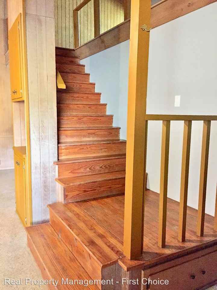 214 E Cleburn Street - Photo 3 of 13