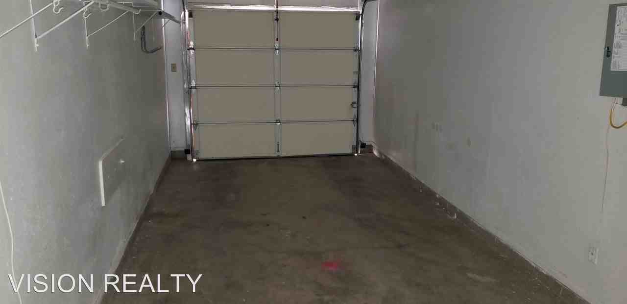 3132 Isla Morada - Photo 2 of 16