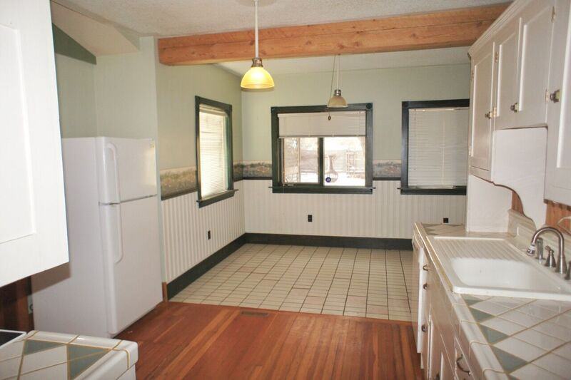 10004 104 St - Photo 2 of 14