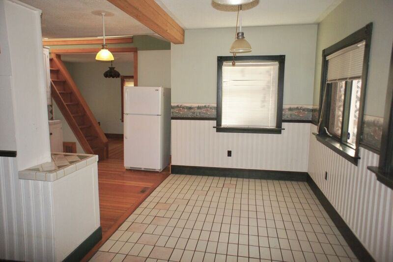 10004 104 St - Photo 3 of 14