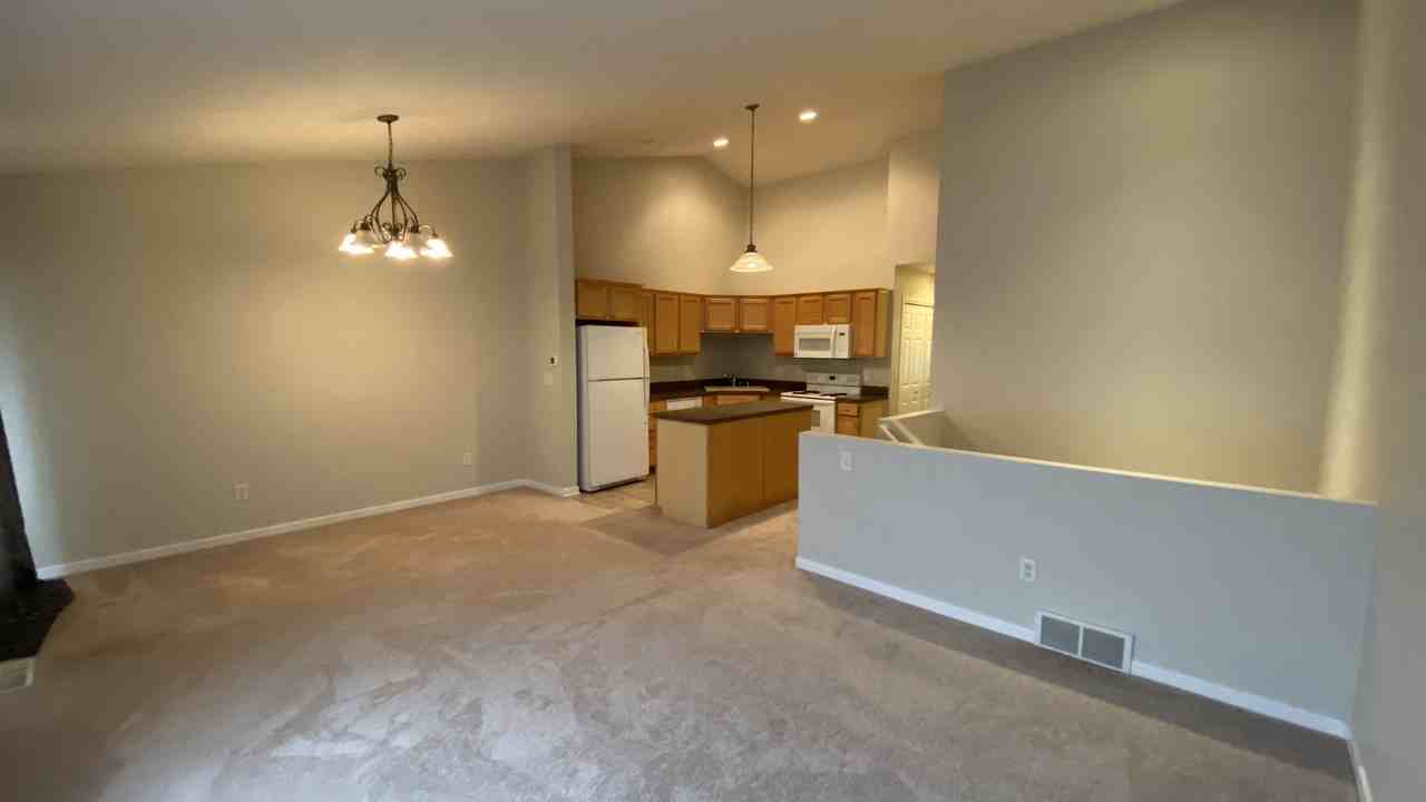 312 Northeast Xing - Photo 3 of 12