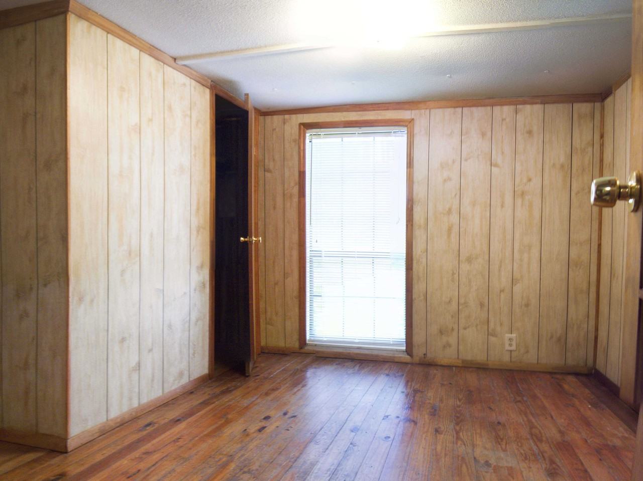 150 Marion St - Photo 3 of 10