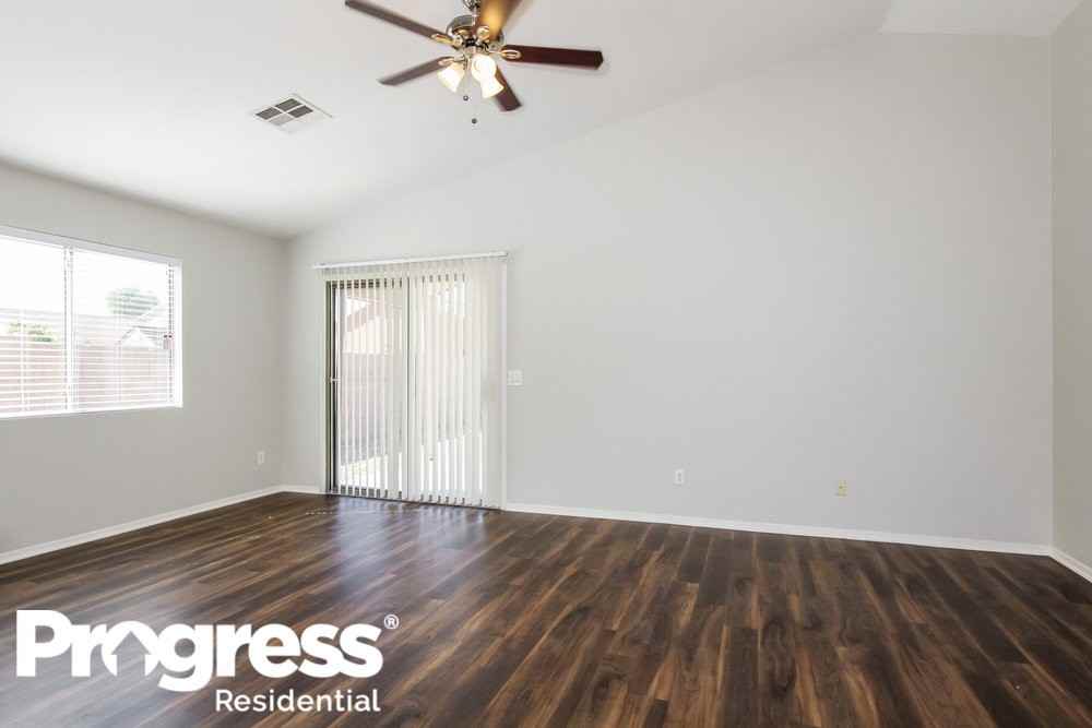 10614 W Hess St - Photo 2 of 20