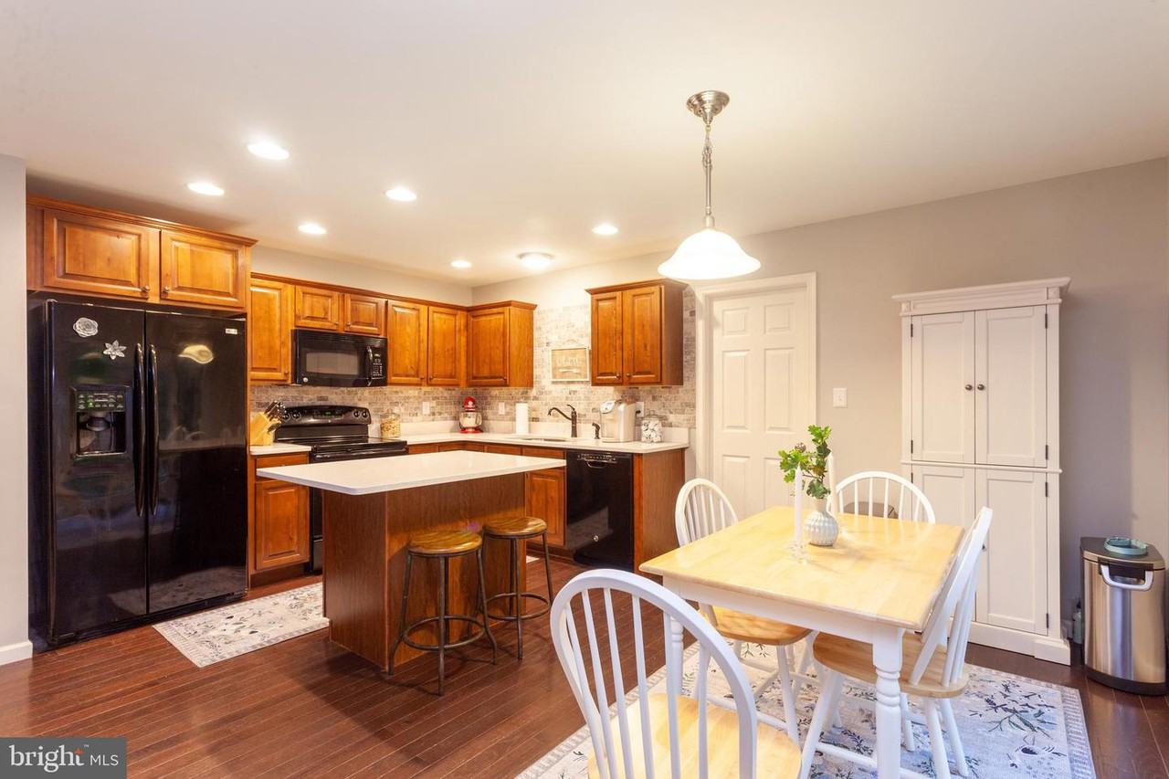 109 Herbies Curve - Photo 2 of 38