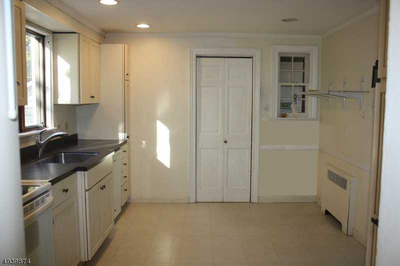 324 E Cedar St - Photo 3 of 7