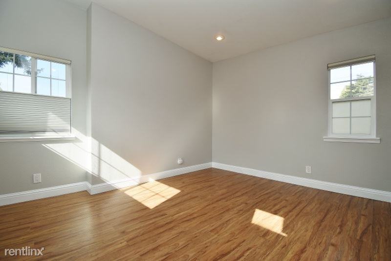 2216 Ashby Ave C - Photo 2 of 11
