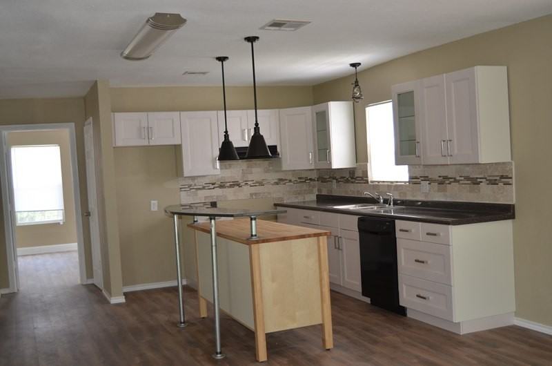 215 Parsons Ln - Photo 2 of 9