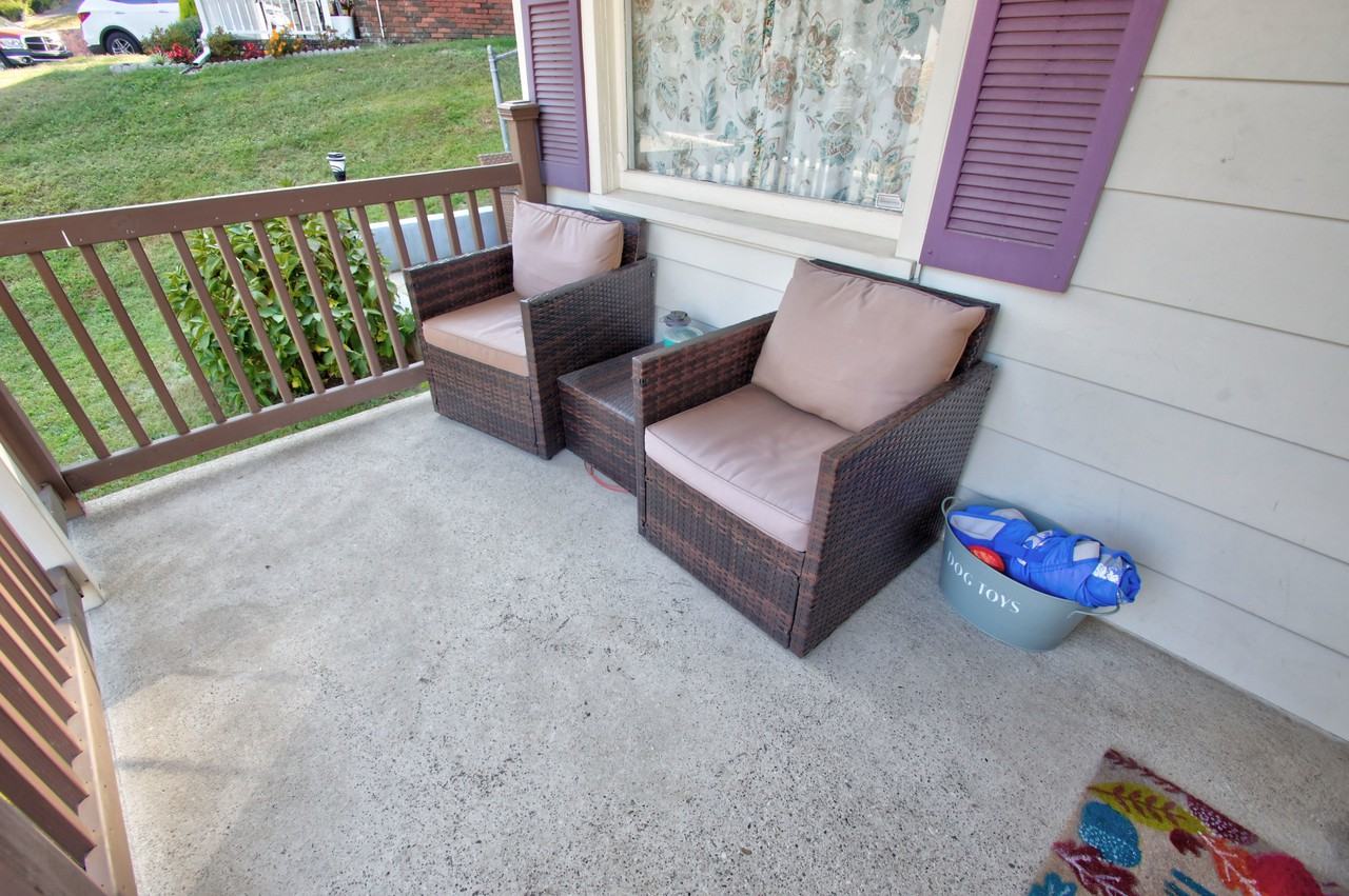 10 Decker Avenue - Photo 3 of 18