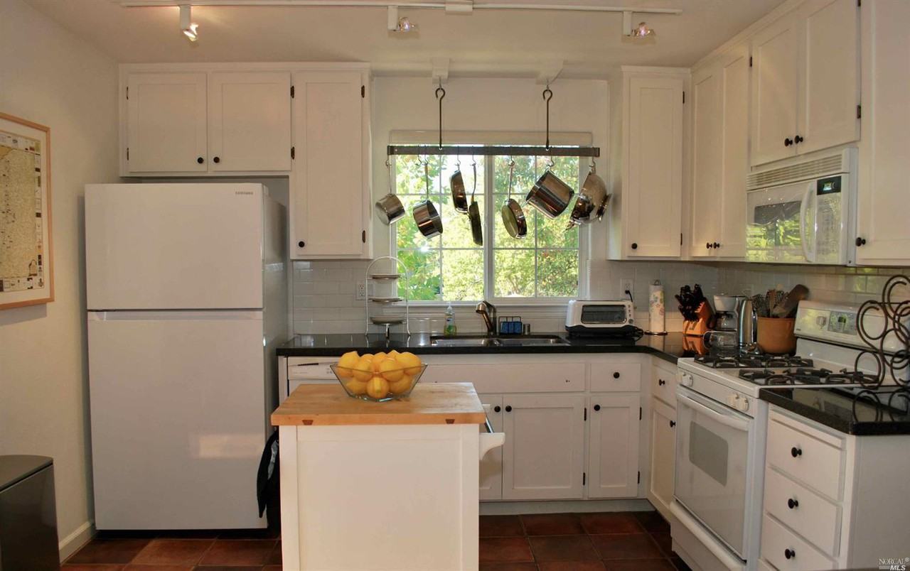 842 Hunt Avenue - Photo 2 of 15