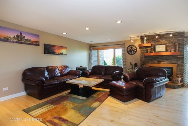 484 Dominion Ct - Photo 2 of 18