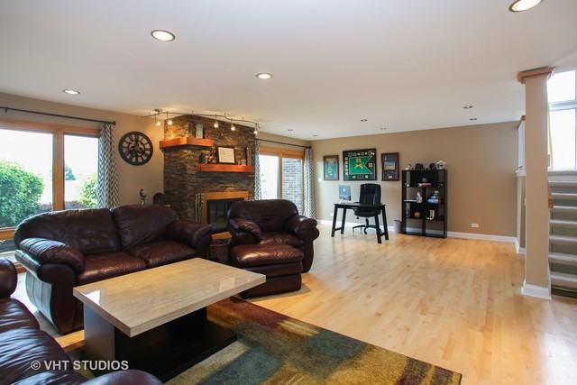 484 Dominion Ct - Photo 3 of 18