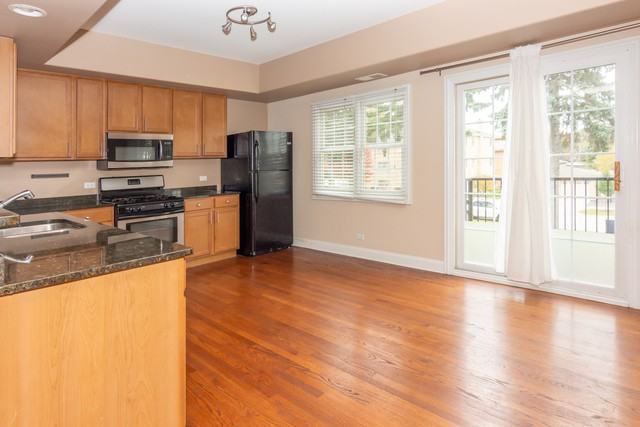 1139 La Grange - Photo 3 of 11