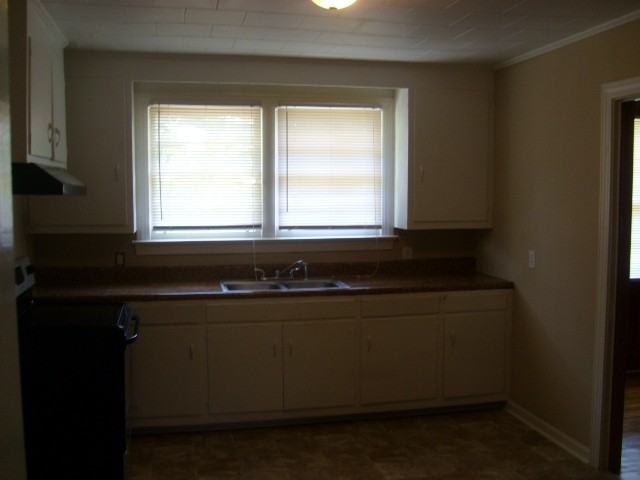101 Truman St - Photo 3 of 5
