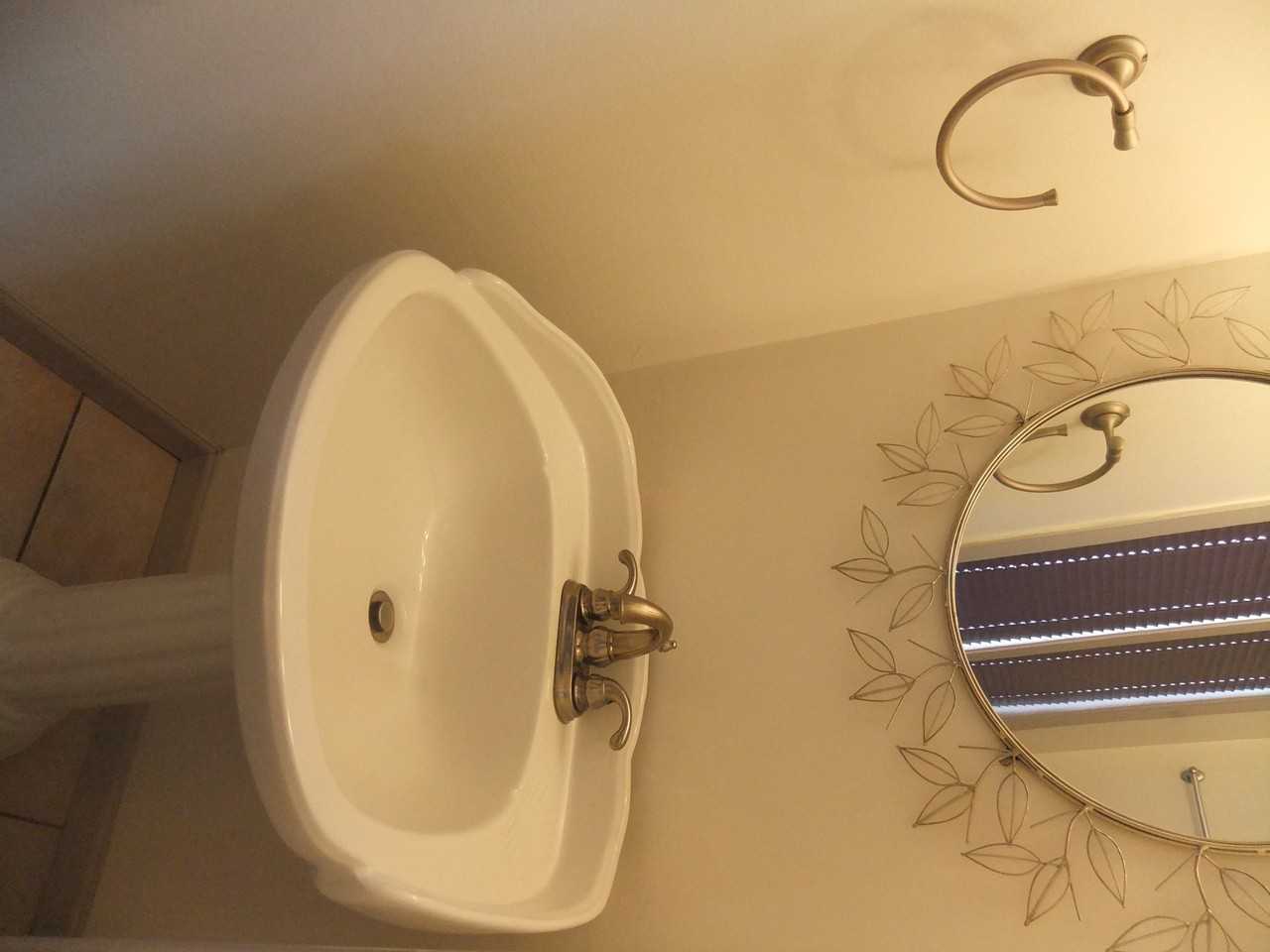 13 Columbus Square Dr - Photo 3 of 27