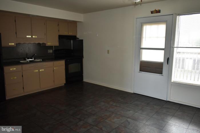 502 Washington Street - Photo 3 of 12