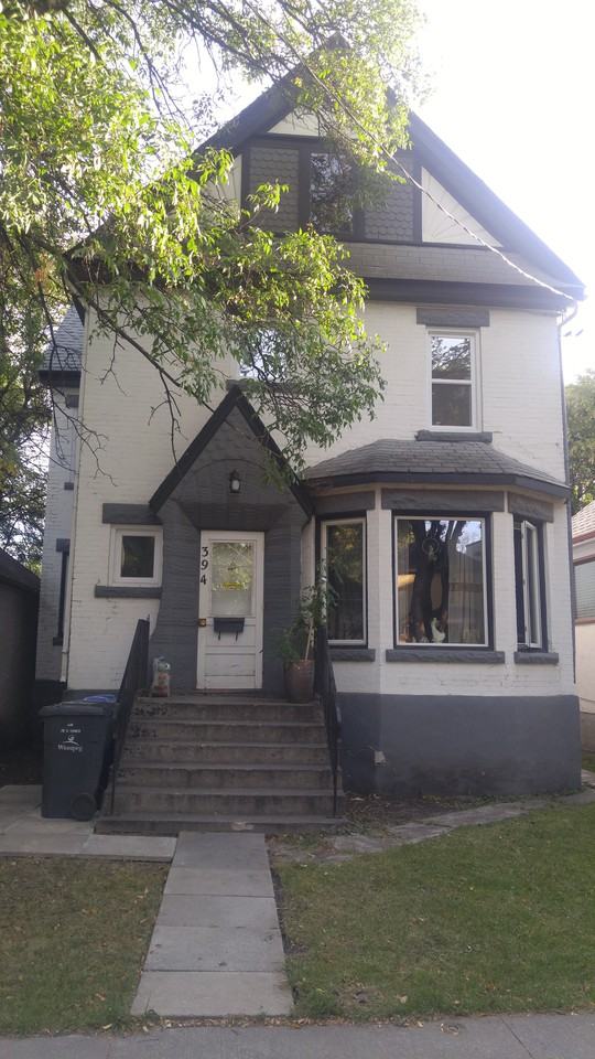 394 Burrows Avenue 1, Winnipeg, MB R2W 1Z8 2 Bedroom House for 1,190