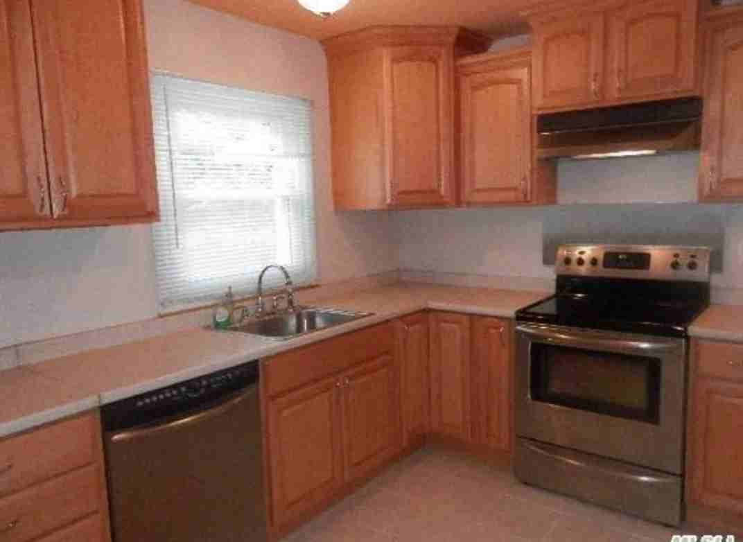 30 Bogart Street - Photo 2 of 8